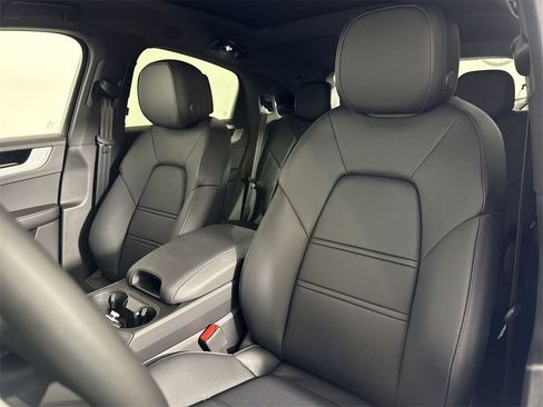 New 2025 Porsche Cayenne Coupe image 5