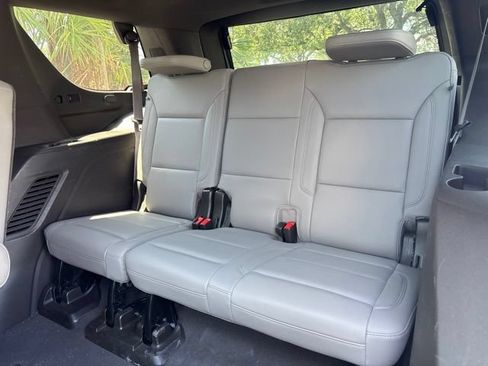 Used 2021 Chevrolet Tahoe Z71 w/ Luxury Package AWD/4WD image 10