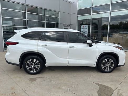Used 2023 Toyota Highlander XLE AWD/4WD image 8