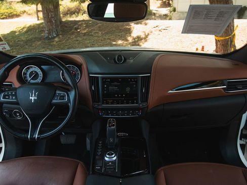 Used 2022 Maserati Levante GT image 31