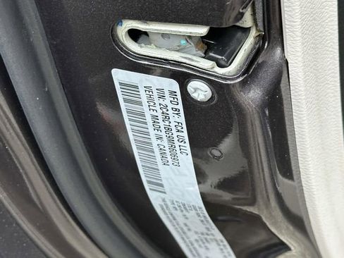 Used 2021 Chrysler Pacifica Touring-L w/ Uconnect Theater Family Group FWD image 10