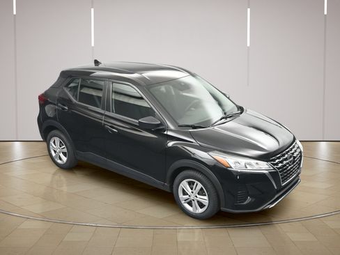Used 2025 Nissan Kicks Play S FWD image 29