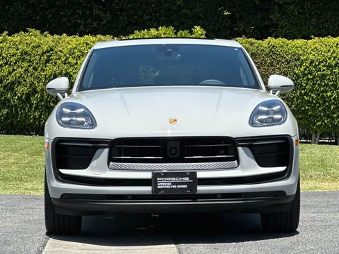 Certified 2025 Porsche Macan AWD/4WD image 11