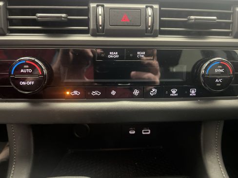 Used 2024 Nissan Pathfinder S image 21