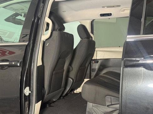 Used 2017 Chrysler Pacifica Touring Plus w/ Security Group FWD image 10