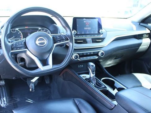 Used 2024 Nissan Altima 2.5 SR FWD image 14