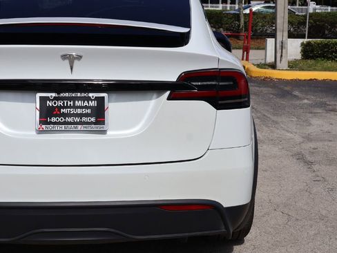 Used 2022 Tesla Model X image 16