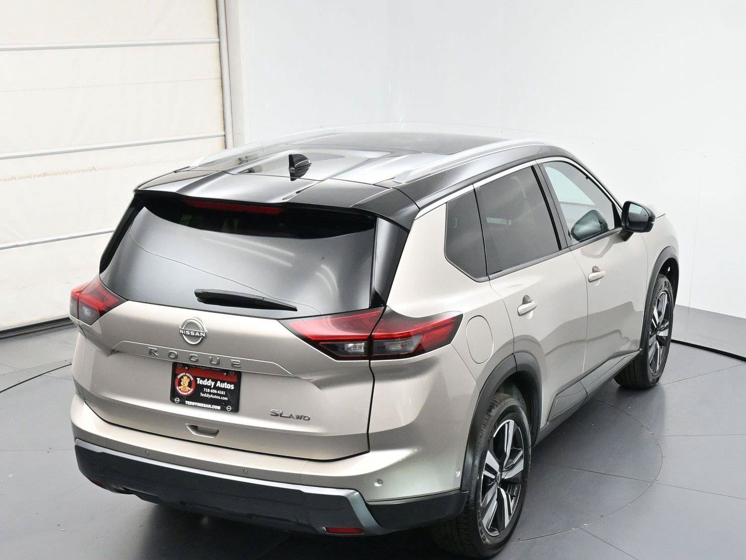 Certified 2025 Nissan Rogue SL w/ SL Premium Package AWD/4WD image 33