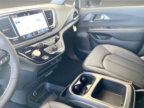 New 2026 Chrysler Pacifica Select w/ S Appearance Package image 37