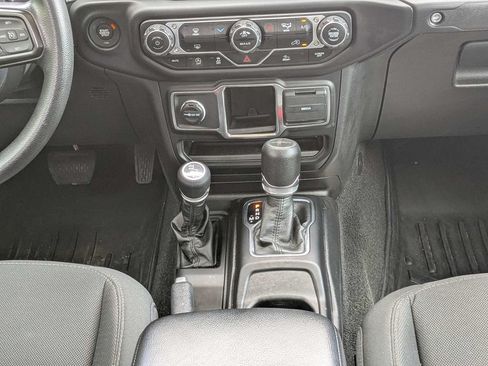Used 2023 Jeep Gladiator Sport AWD/4WD image 16