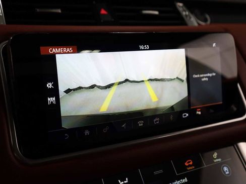 Used 2022 Land Rover Range Rover Sport HST image 32