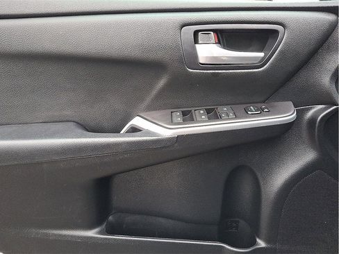 Used 2015 Toyota Camry LE image 13