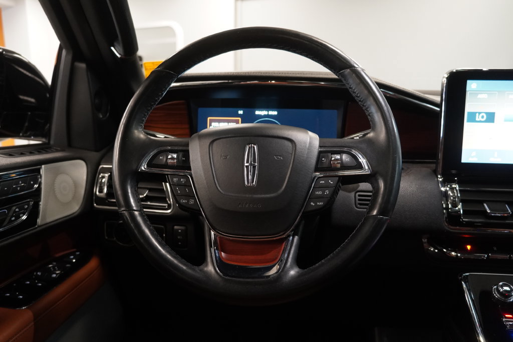 Used 2020 Lincoln Navigator L Reserve AWD/4WD image 22