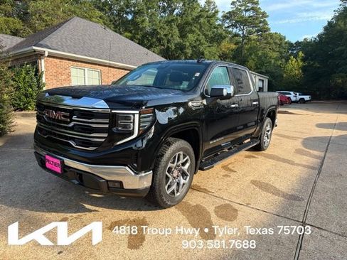 Used 2024 GMC Sierra 1500 SLT w/ SLT Premium Package AWD/4WD image 3