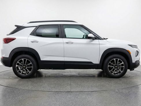 Used 2025 Chevrolet TrailBlazer LT image 9