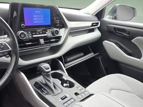 Used 2023 Toyota Highlander LE image 24