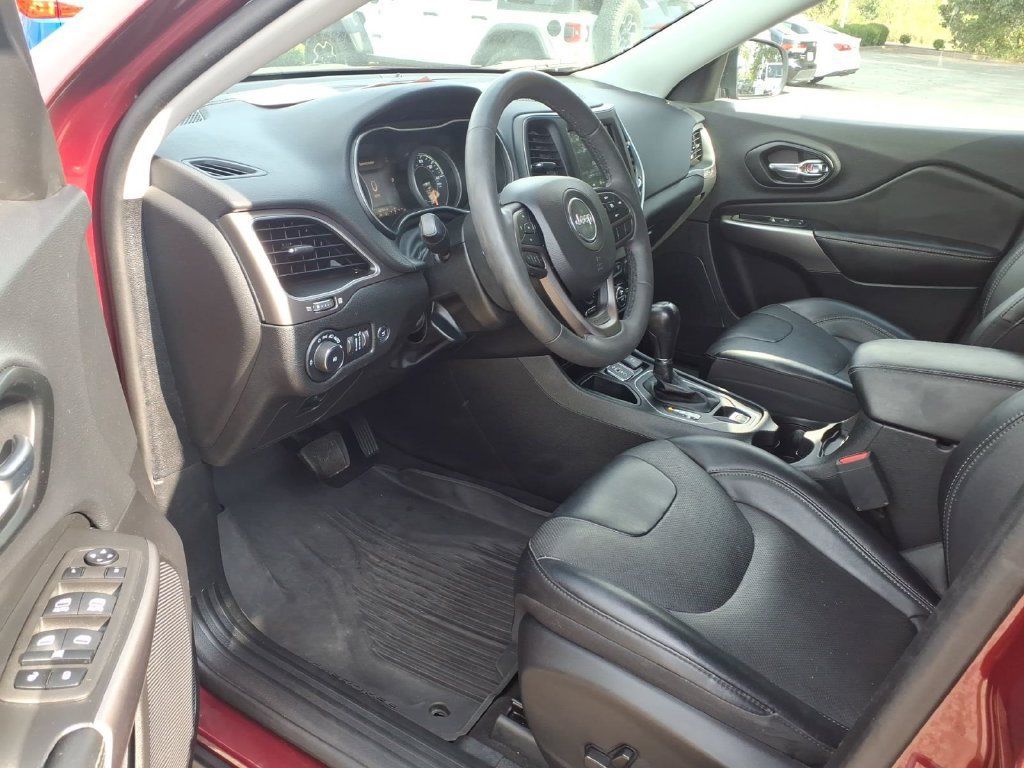 Used 2022 Jeep Cherokee Latitude Lux w/ Mopar Interior Package FWD image 6
