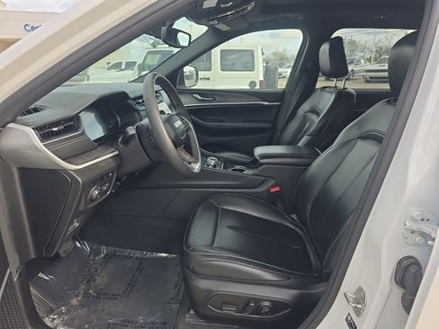 Used 2024 Jeep Grand Cherokee Limited 4xe image 10