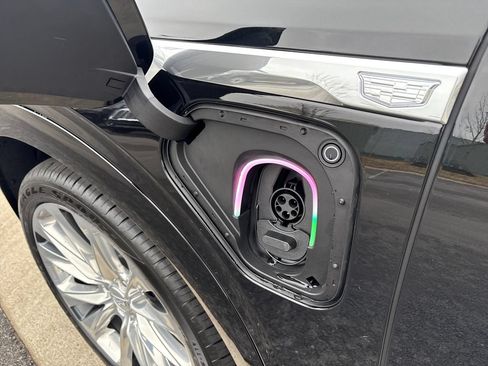 New 2026 Cadillac Vistiq Premium Luxury w/ LPO, Floor Liner Package AWD/4WD image 10