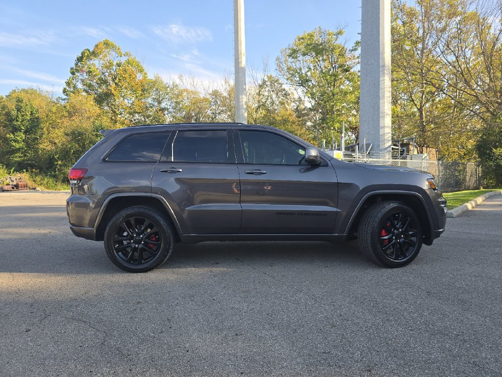 Used 2018 Jeep Grand Cherokee Altitude AWD/4WD image 18