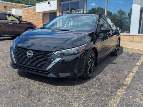 Used 2025 Nissan Sentra SV w/ Trunk Package FWD image 2