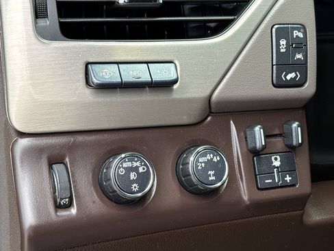 Used 2017 GMC Yukon XL Denali w/ Open Road Package AWD/4WD image 27