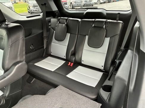 Used 2023 Ford Explorer XLT w/ Equipment Group 202A AWD/4WD image 16