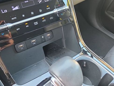 Used 2024 Kia Carnival EX FWD image 22