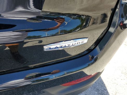 Used 2023 Jeep Compass Latitude image 10