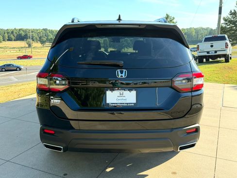 Used 2025 Honda Pilot Sport image 5