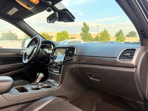 Used 2021 Jeep Grand Cherokee Laredo X AWD/4WD image 22