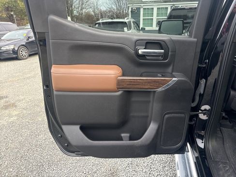 Used 2019 Chevrolet Silverado 1500 High Country w/ Technology Package image 16