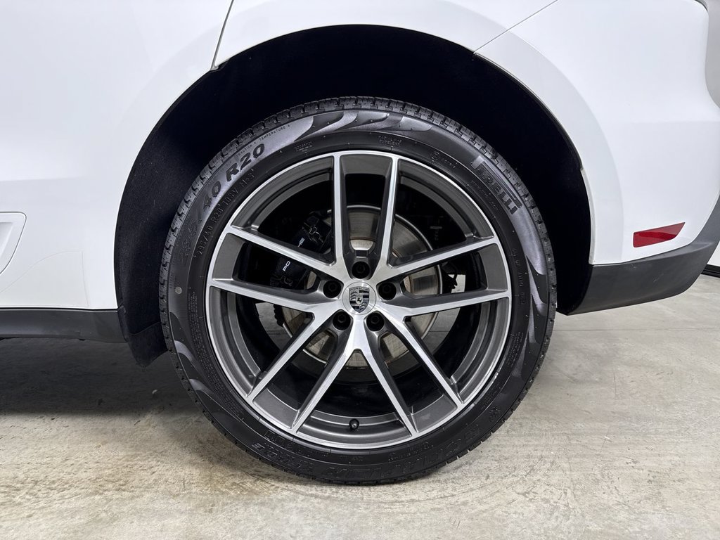 Certified 2025 Porsche Macan AWD/4WD image 14