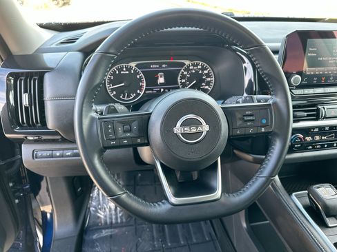 Used 2025 Nissan Pathfinder SV FWD image 14