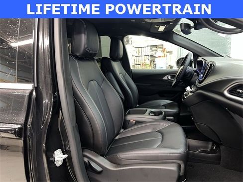 New 2026 Chrysler Pacifica Select image 19