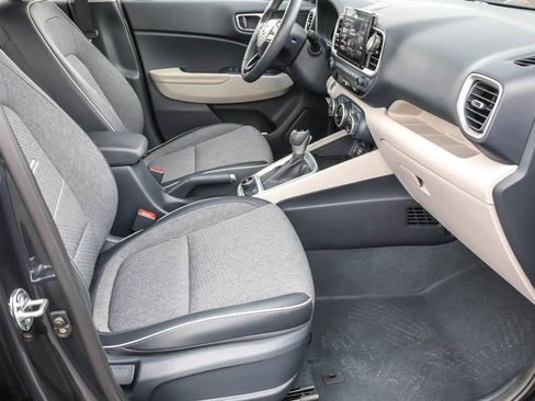 Certified 2025 Hyundai Venue Limited image 36