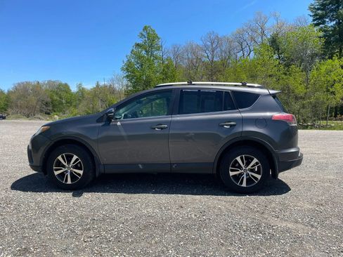 Used 2016 Toyota RAV4 XLE AWD/4WD image 2