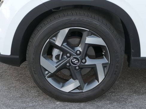 Used 2025 Hyundai Venue SEL image 10