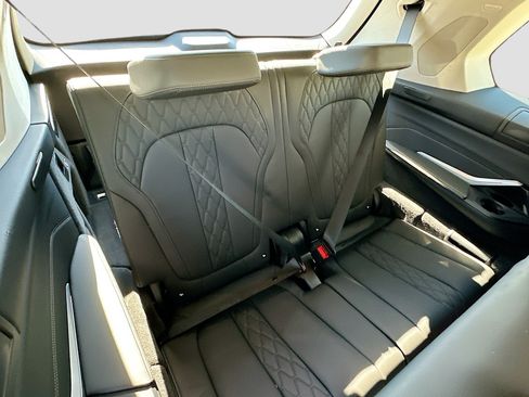 Used 2025 BMW X7 xDrive40i w/ Premium Package AWD/4WD image 28