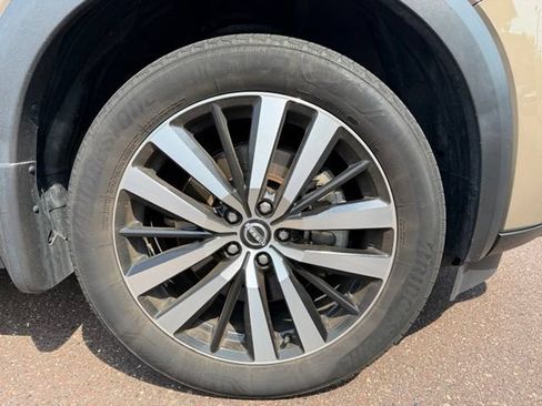Used 2024 Nissan Pathfinder Platinum AWD/4WD image 22