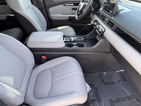 Certified 2023 Honda Pilot LX image 9