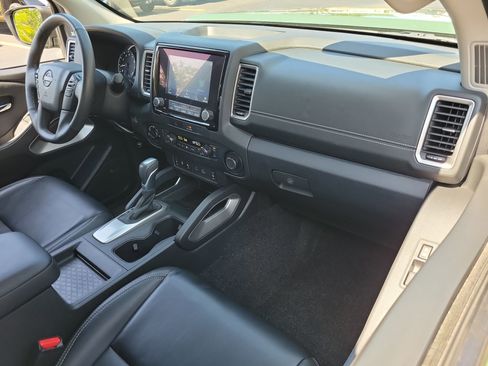 Used 2022 Nissan Frontier SV w/ SV Premium Package AWD/4WD image 13