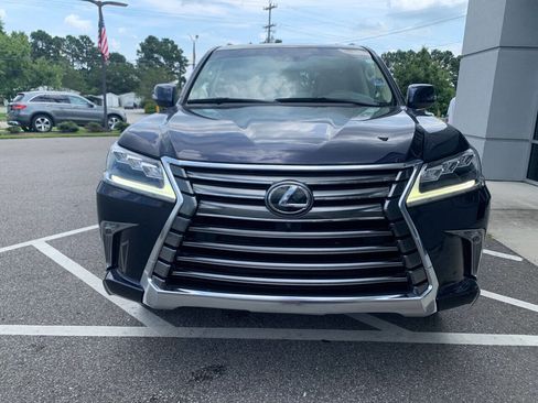 Used 2018 Lexus LX 570 4WD image 2