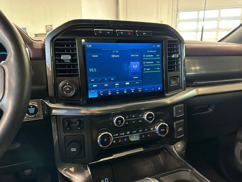 Used 2022 Ford F150 Lariat w/ Equipment Group 502A High image 25