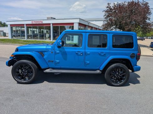 Used 2023 Jeep Wrangler Unlimited Sahara AWD/4WD image 2