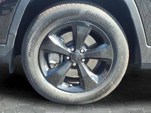 Used 2019 Jeep Cherokee Latitude Plus image 10