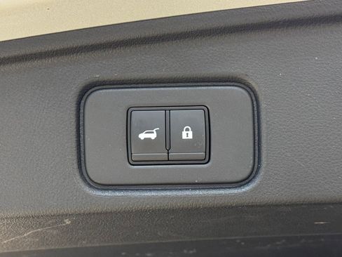 Used 2023 Nissan Pathfinder SL image 19