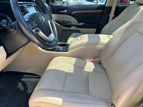 Used 2017 Toyota Highlander Limited Platinum image 11
