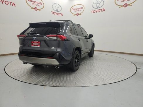Used 2022 Toyota RAV4 SE image 8