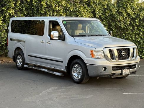 Used 2018 Nissan NV 3500 SL RWD image 3